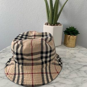 Vintage Burberry bucket hat